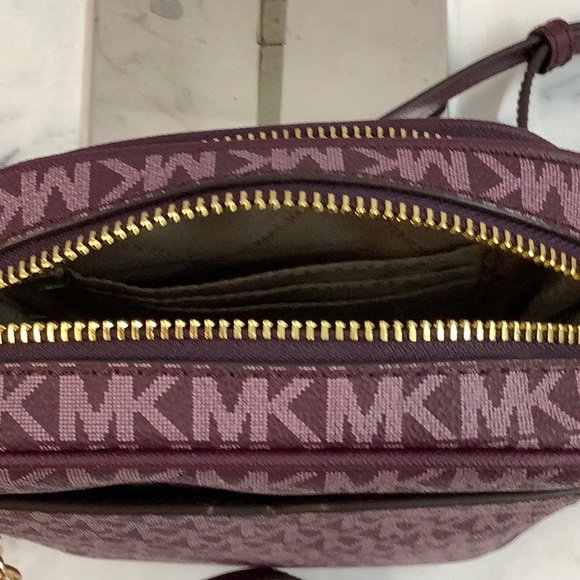 NWT Michael Kors Jet Set Travel Medium Logo Crossbody Bag ( Bordeaux Multi) - Picture 5 of 6